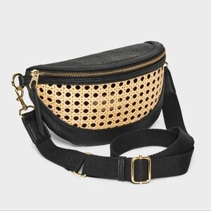 Straw Detail Belt Crossbody Bag - Universal
Thread Black